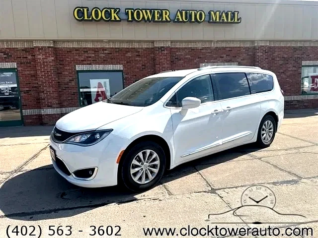 2018 Chrysler Paacifica  Paacifica in front of Clock Tower Mall Used car business