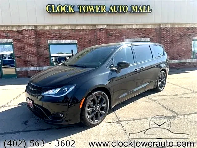 2018 Chrysler Paacifica  Paacifica in front of Clock Tower Mall Used car business