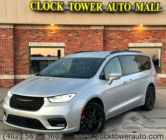 2022 Chrysler Pacifica  Pacifica in front of Clock Tower Mall Used car business