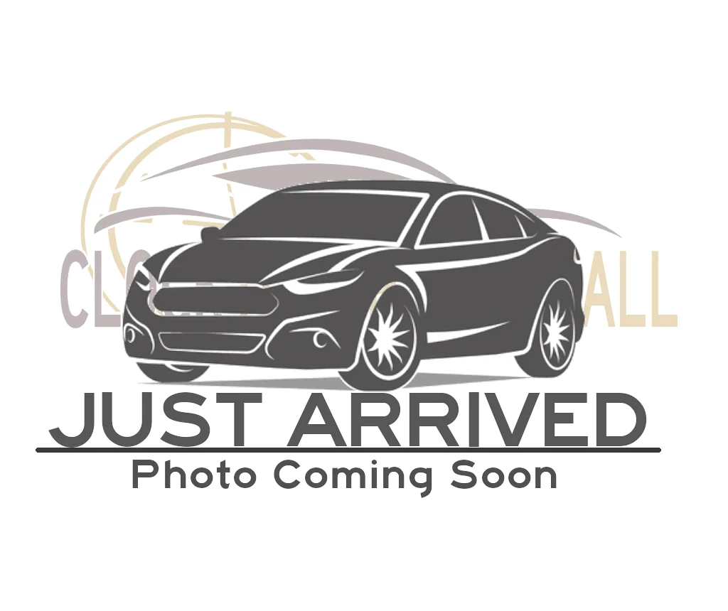 2005 Pontiac Grand Prix (front three-quarter view)